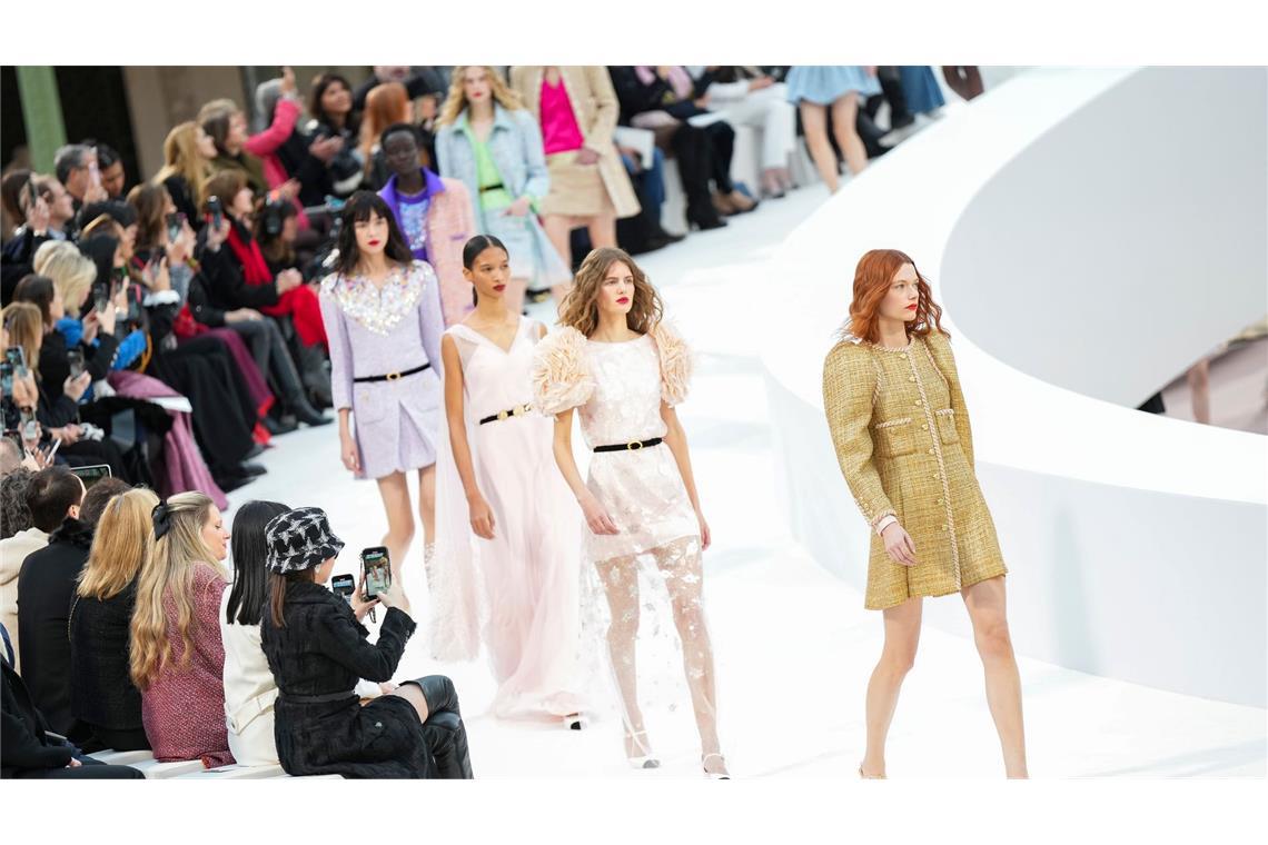 Die Fashionshow fand im Pariser Grand Palais statt.