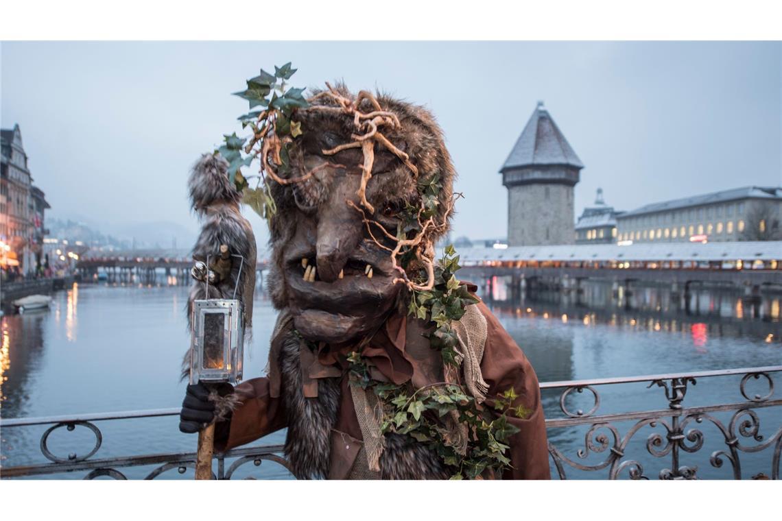 Die Fasnacht im Februar ist ein Anziehungspunkt, aber die meisten Touristen reisen im Sommer nach Luzern. (Archivbild)