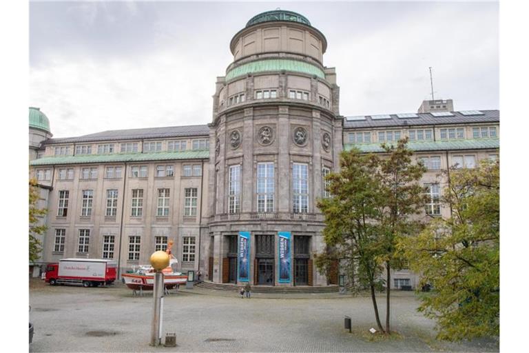 Die Fassade des Deutschen Museums in München. Foto: Peter Kneffel/dpa/Archivbild