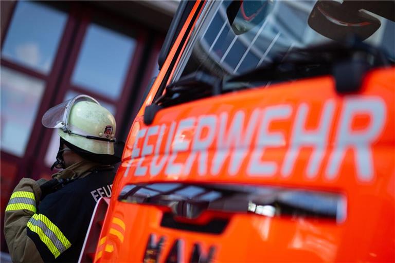 Die Feuerwehr ist mit zwei Löschzügen ausgerückt.