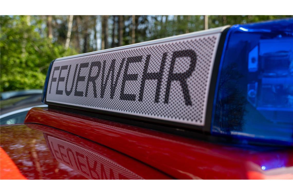 Die Feuerwehr ist zu einem Brand in Karlsruhe ausgerückt. (Symbolbild)