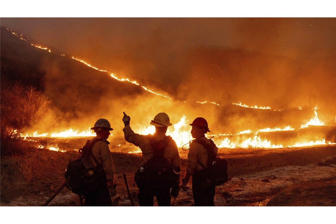 Die Feuerwehr kämpft rund um Los Angeles gegen die verheerenden Brände.