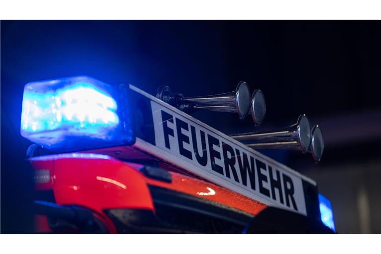 Die Feuerwehr löschte die Flammen. (Symbolbild)