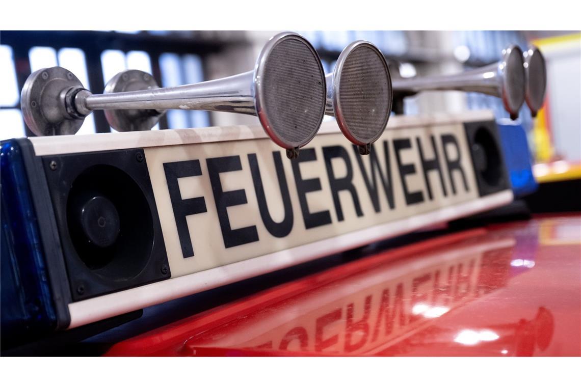 Die Feuerwehr musste wegen eines Scheunenbrandes ausrücken. (Symbolbild)