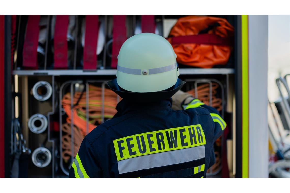 Die Feuerwehr war bei dem Brand im Einsatz. (Symbolbild)