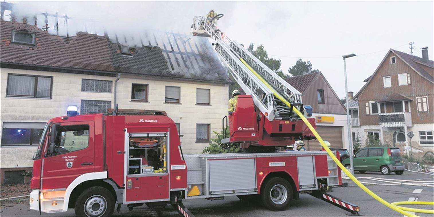 Die Feuerwehr war mit 8 Fahrzeugen und 43 Mann im Einsatz und hatte die Flammen schnell unter Kontrolle.Foto: J. Fiedler
