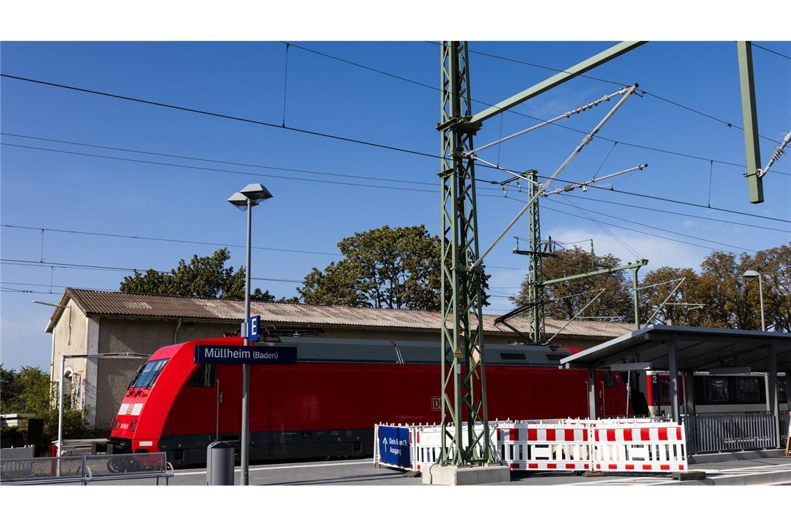 Die französische Staatsbahn bildet Triebwagenführerinnen und -führer aus, die Regionalzüge auf der Route zwischen Müllheim und  Mulhouse steuern können.