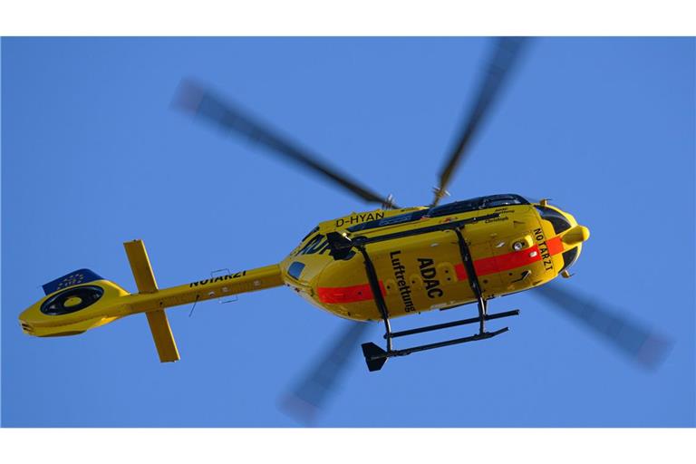 Die Frau verletzte sich beim Sturz in Tirol schwer. Ein Rettungshubschrauber flog sie in ein Krankenhaus. (Symbolfoto)