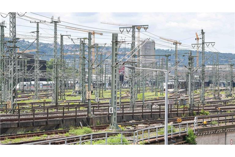 Die für das Schienennetz zuständige Bahn-Gesellschaft InfraGo plant eine weitere drastische Erhöhung der sogenannten Trassenpreise - einer Nutzungsgebühr für die Schiene - ab 2026. (Symbolbild)