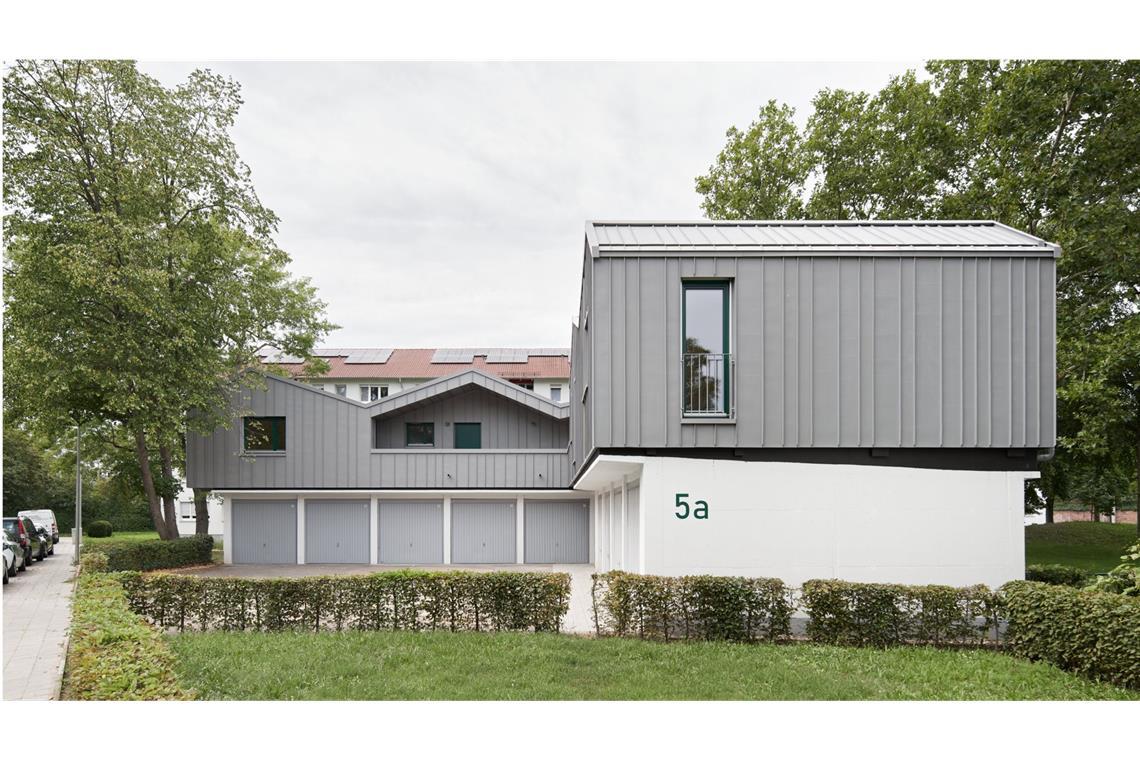 Die Garagenaufstockungen von Falk Schneemann Architektur finden sich auf der Karlsruher Tour. Dabei . . .