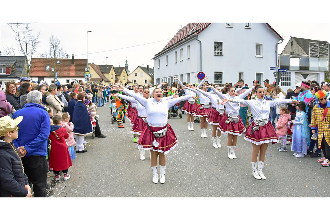 Die Garde des DJK Wasseralfingen beim Tanz.