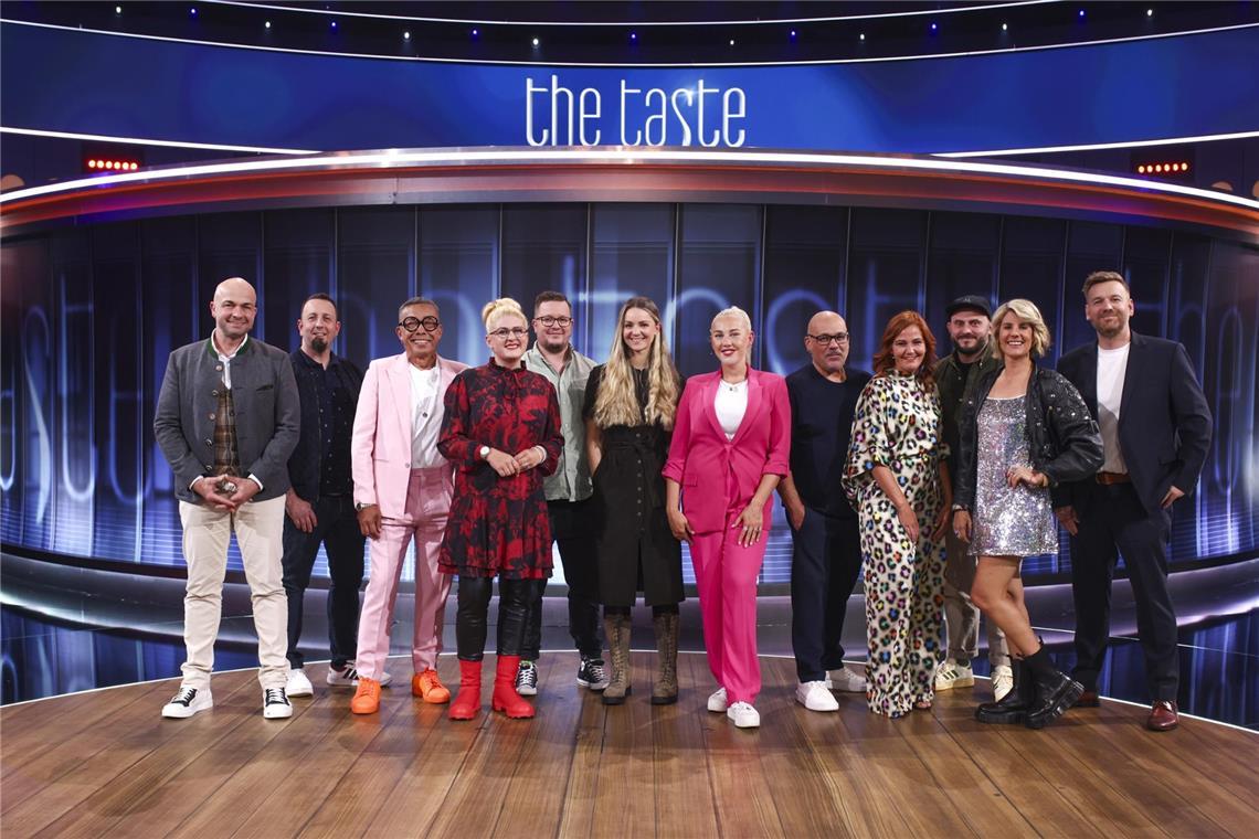 Die Gastjuroren im Finale: (v.l.n.r.) Lars Fumic; Marko Ullrich; Gary Loen; Lisa Angermann; Jari Dochat; Paula Bründl; Mona Hiermaier; Marco Zingone; Yvonne Fries; Kristof Mulack; Felicitas Then; Jan Aigner