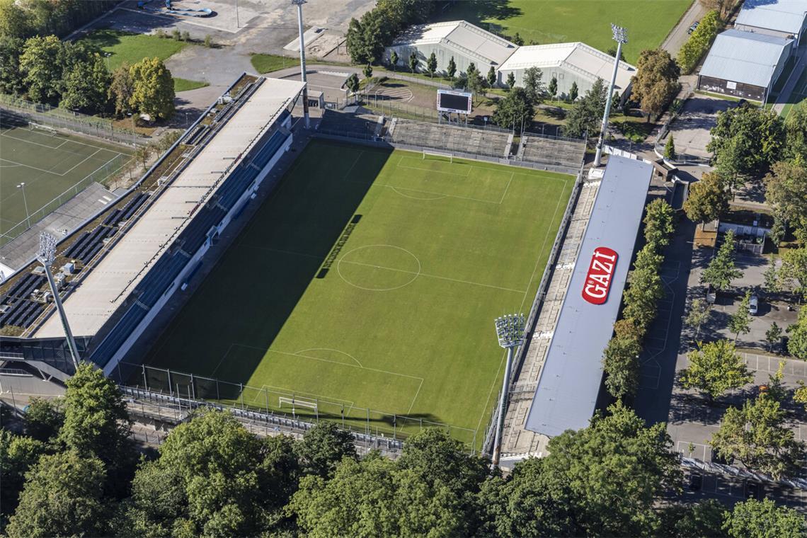 Die Gegengerade (re.) des Gazi-Stadions wird umgebaut – aber noch nicht in diesem Jahr.