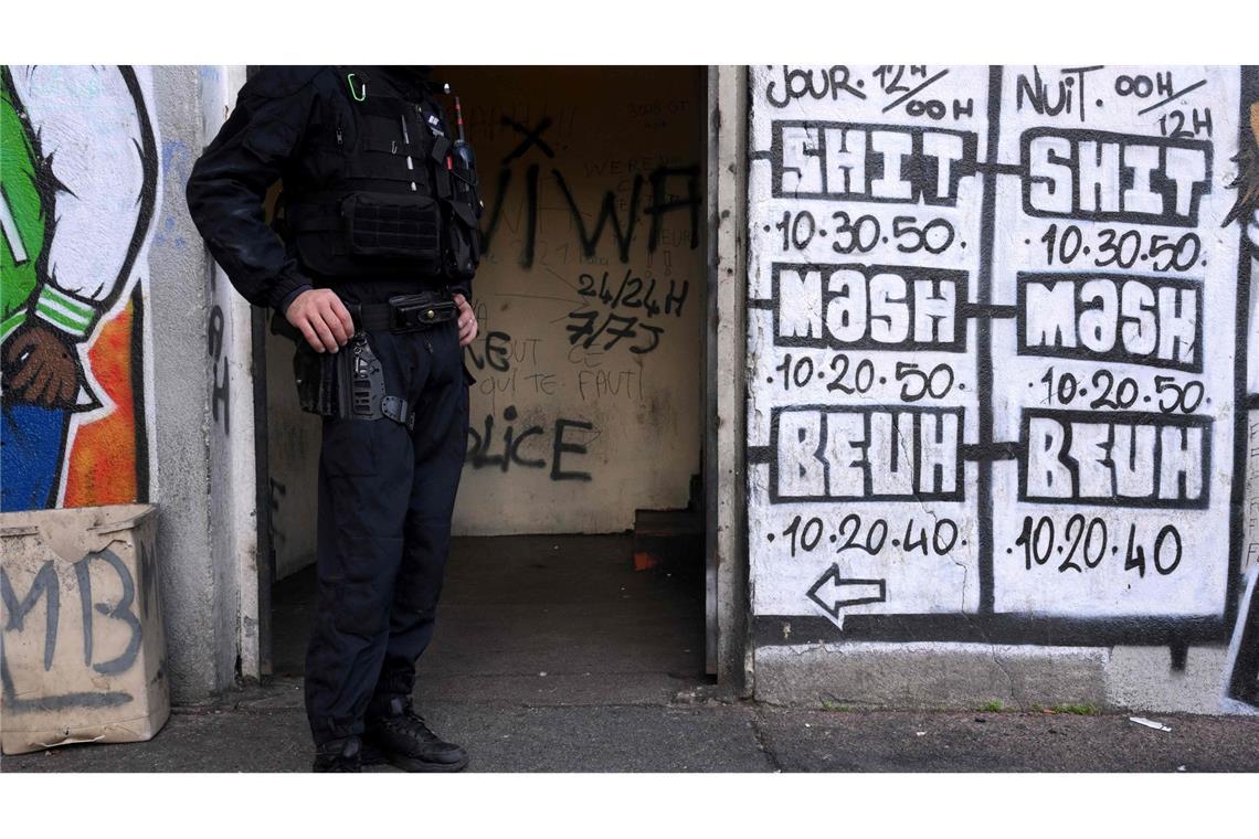 Die Generalinspektion der Nationalpolizei (IGPN) durchsuchte vor einer Woche die führende Abteilung der Kriminalpolizei von Marseille, die für die Aufdeckung der größten Drogengeschäfte zuständig ist.