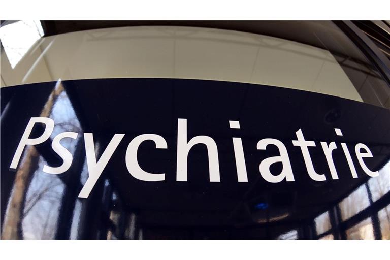 Die Generalstaatsanwaltschaft München hat gegen einen 15-Jährigen Anklage erhoben. Er soll in einer psychiatrischen Klinik einen Siebenjährigen erstochen haben. (Archivbild)