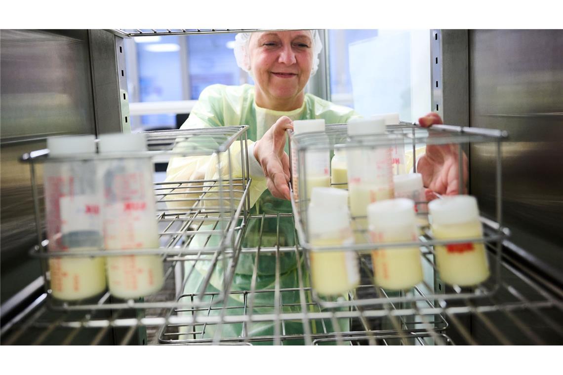 Die gespendete Milch ist tiefgefroren maximal sechs Monate haltbar