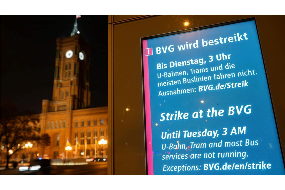 Die Gewerkschaft Verdi hat zum dritten Warnstreik in der laufenden Tarifrunde mit der BVG aufgerufen. (Archivbild)