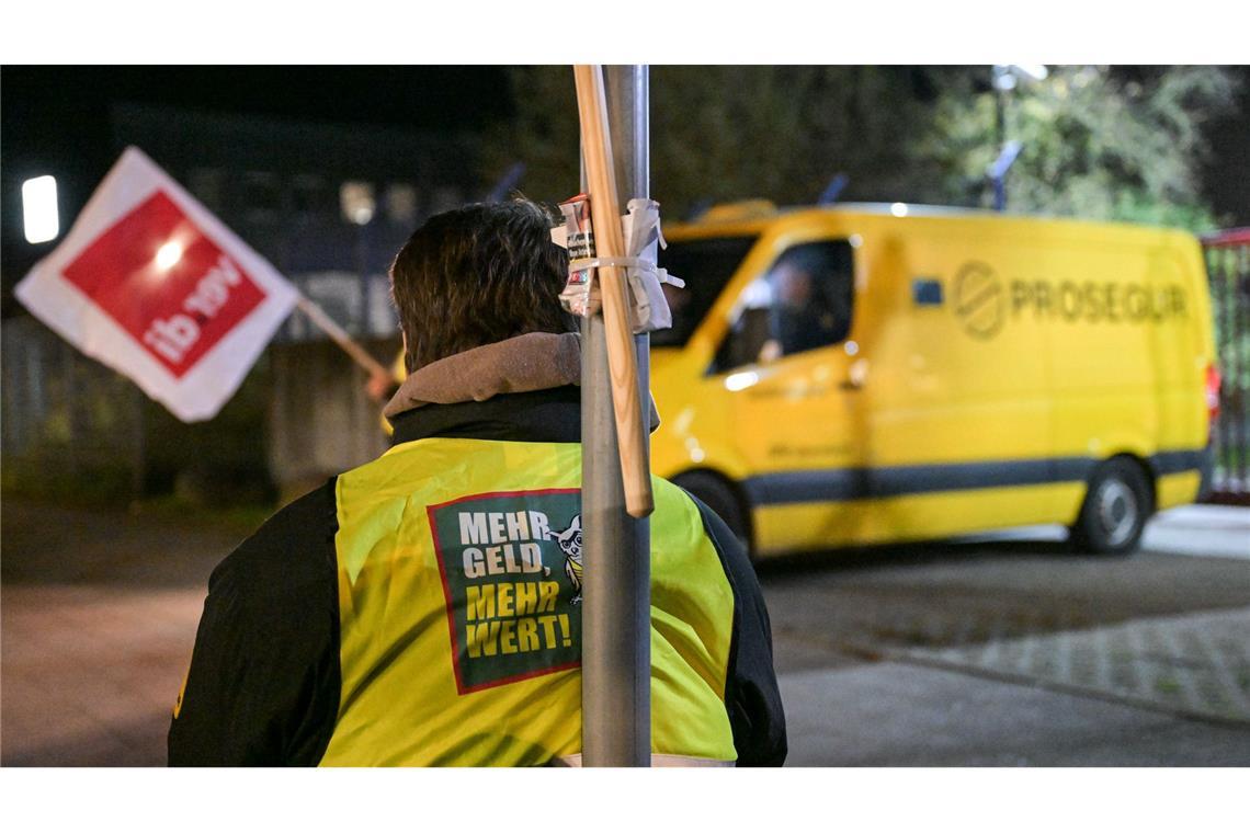 Die Gewerkschaft Verdi ruft Beschäftigte des Geld- und Werttransportes zu ganztägigen Warnstreiks in allen Bundesländern auf.