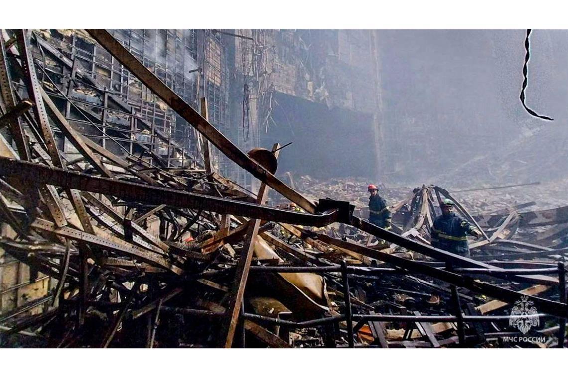 Die Halle wurde bei dem Angriff in Brand gesetzt und stark beschädigt.