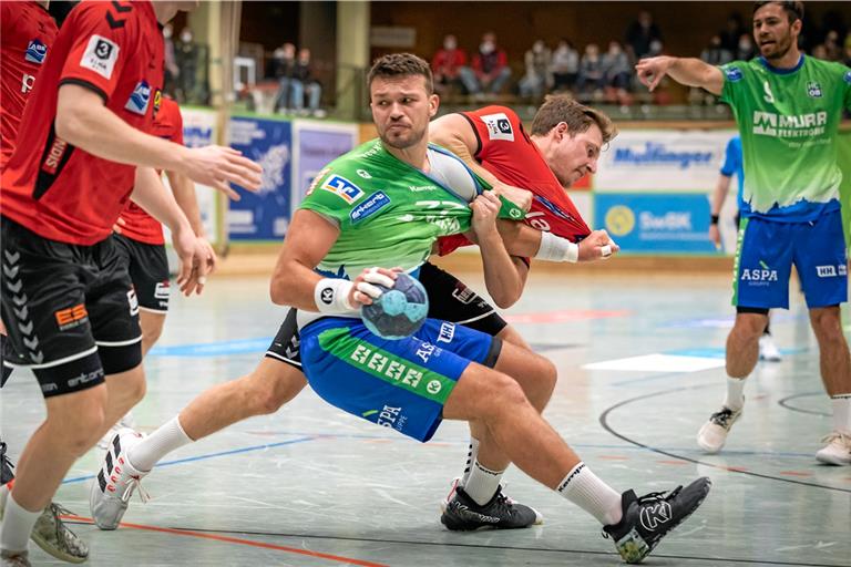 Die Handballer des HC Oppenweiler/Backnang um Tim Düren (am Ball) stehen vor einer anspruchsvollen und am Ende hoffentlich erfolgreichen Drittliga-Saison. Foto: Alexander Becherr