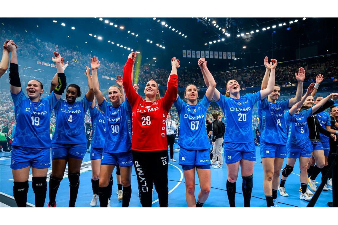 Die Handballerinnen der SG BBM Bietigheim haben den ersten Champions-League-Titel einer deutschen Frauenmannschaft verpasst. Das Finale gegen den ungarischen Rekordsieger Audi ETO Györ ging mit 24:30 verloren - die Spielerinnen dürfen sich aber über Silbermedaillen freuen.