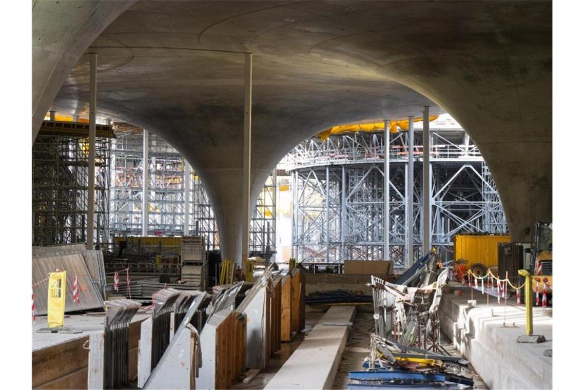 Gewerkschaft: Bahn kann S21-Mehrkosten nicht alleine stemmen Die Kosten für den neuen Bahnhof im Rahmen des milliardenschweren Bahnprojekts Stuttgart 21 steigen weiter an. Foto: Bernd Weißbrod/dpa