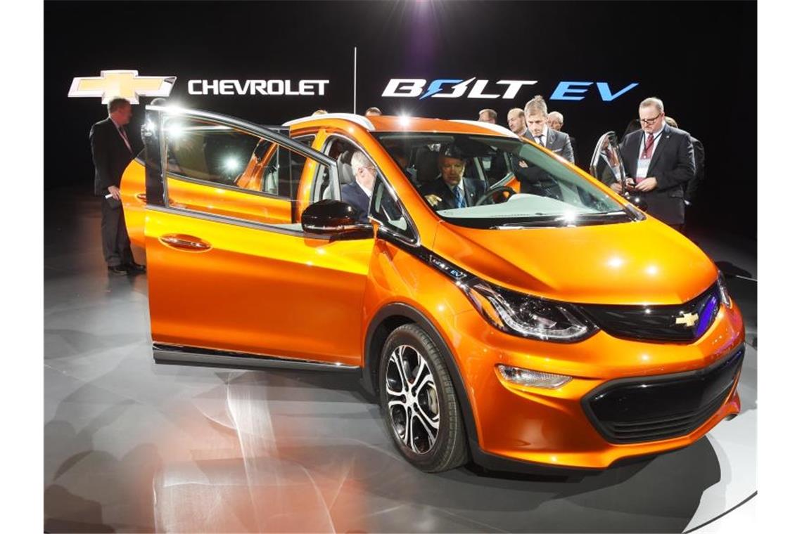 Brandgefahr: E-Auto-Rückruf kostet GM erneut Millionen Die Kosten wegen der Feuergefahr bei Elektrofahrzeugen vom Typ Chevrolet Bolt EV steigen für General Motors. Foto: Uli Deck/dpa