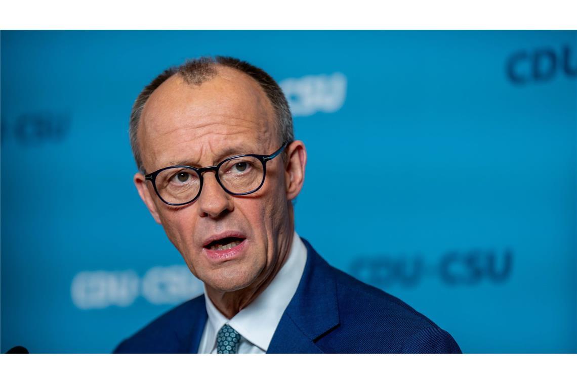 Die Kritik an der Union  um Friedrich Merz hält nach der 551 Fragen umfassenden Anfrage weiter an.