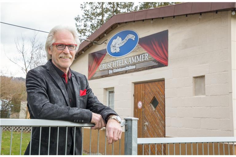 Die Künstler traten auch wegen der einzigartigen Atmosphäre gerne in der Sängerhalle auf. Diese soll nun abgerissen werden. Charley Graf hatte viele Ideen, wie die Gruschtelkammer gerettet werden könnte. Eine zufriedenstellende Lösung gab es letztlich nicht. Foto: Alexander Becher