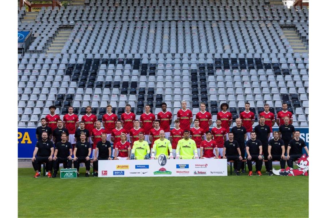 Die Mannschaft von SC Freiburg posiert für ein Foto. Foto: Philipp von Ditfurth/dpa/Archivbild