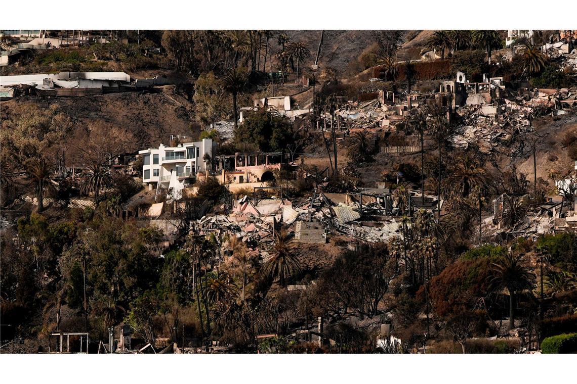 Feuerwehr in L.A. macht Fortschritte - Starkwinde flauen ab