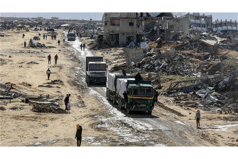 Die Menschen im zerstörten Gazastreifen sind weiter auf humanitäre Hilfe angewiesen. (Archivbild)