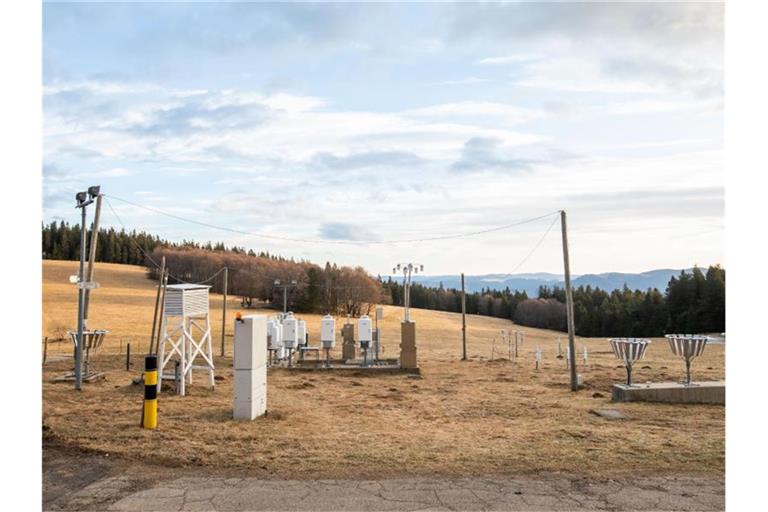 Die Messstationen des Umweltbundesamtes auf dem Schauinsland ist zu sehen. Foto: Philipp von Ditfurth/dpa/Archivbild