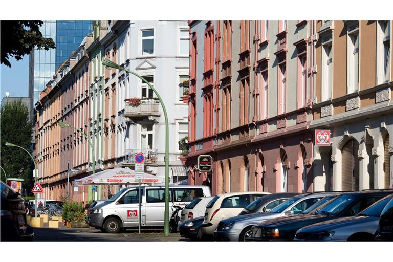 Die Mieten in Großstädten wie Frankfurt sind stark gestiegen und belasten Verbraucher. (Archivbild)