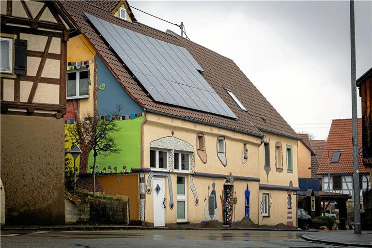 Die Mosaike um die Türen und Fenster des Gebäudes haben alle eine Bedeutung. Fotos/Repro: Alexander Becher