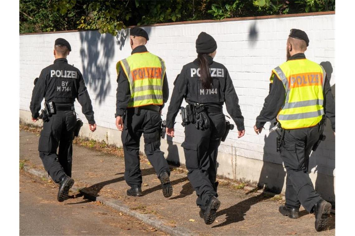 Stich in die Brust: 14-jährige Münchnerin im Schlaf getötet Die Münchener Polizei hat einen 17-Jährigen festgenommen. Foto: Peter Kneffel/dpa