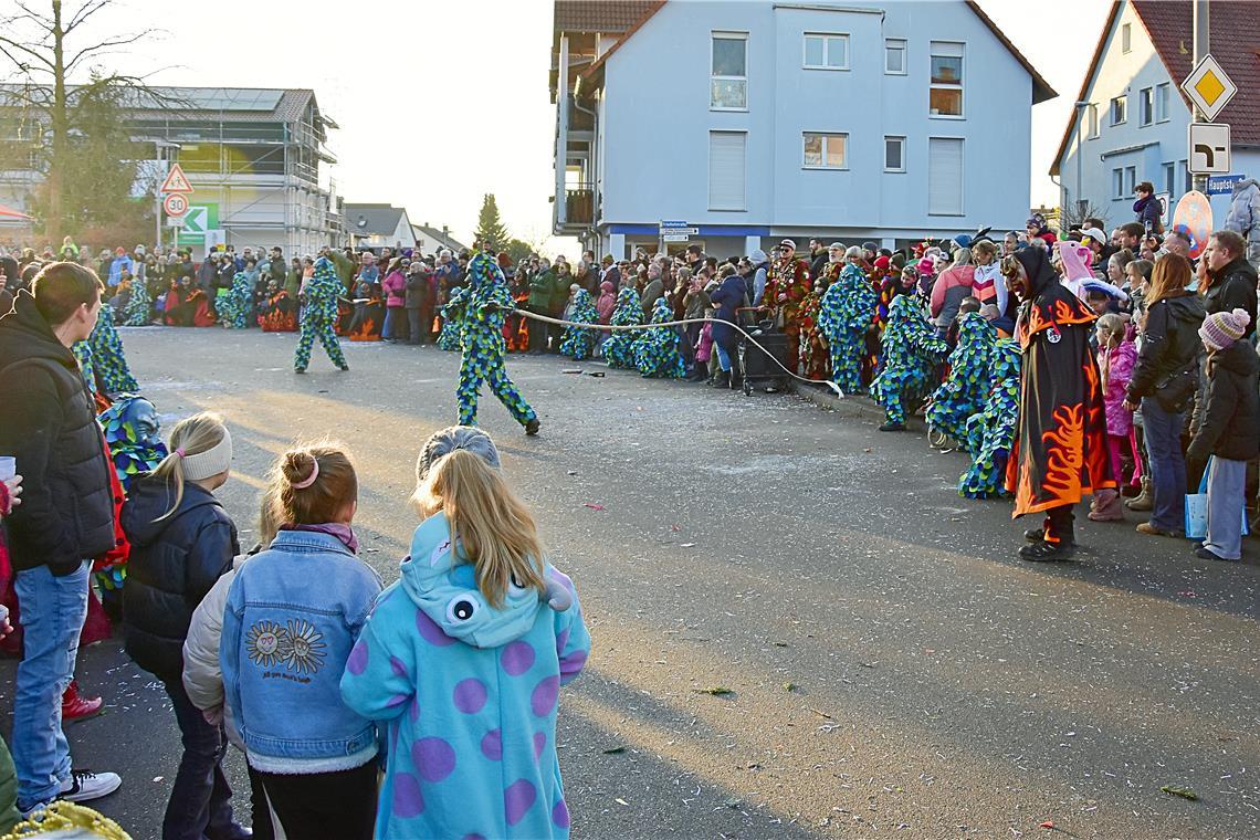 Die Murreder Henderwäldler mit lautem Peitschenknallen. Faschingsverein Burgstet...