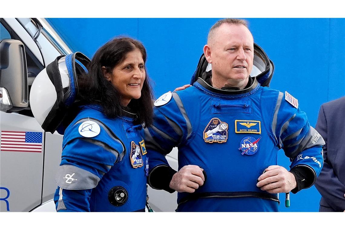 Die Nasa-Astronauten Suni Williams (l) und Barry 'Butch' Wilmore