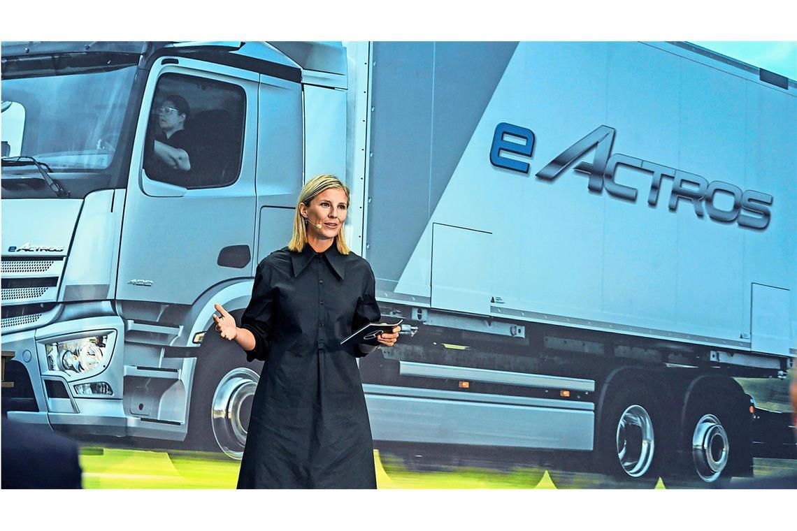 Die neue Daimler-Truck-Chefin Karin Radström kündigt ein umfassendes Effizienzprogramm für die Kernmarke Mercedes-Benz an.