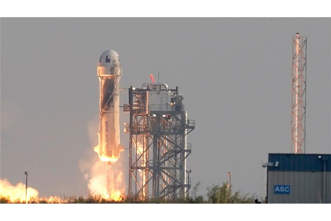 Die "New-Shepard"-Rakete von Blue Origin startet vom US-Bundesstaat Texas aus ihren Kurz-Ausflug ins Weltall (Archivbild).