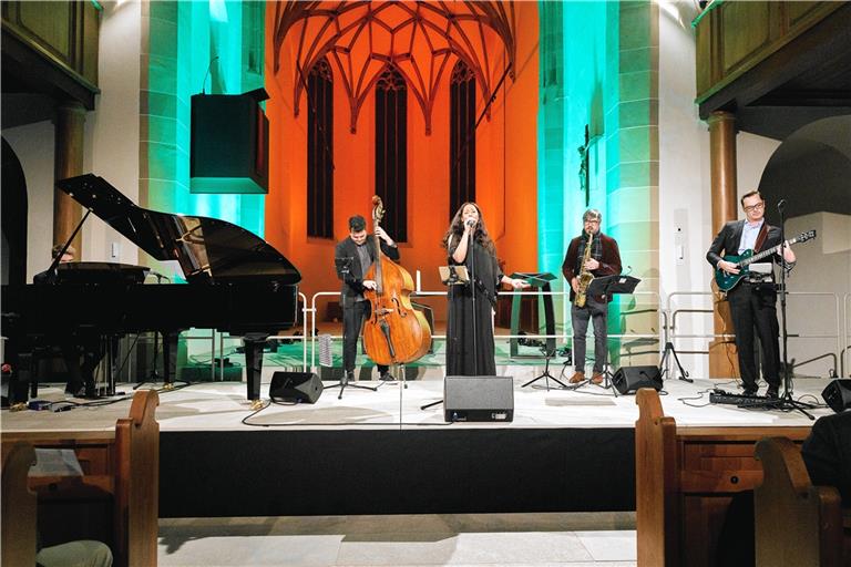 Die noch junge Band spielt Eigenkompositionen sowie Covers berühmter Songs. Foto: J. Fiedler