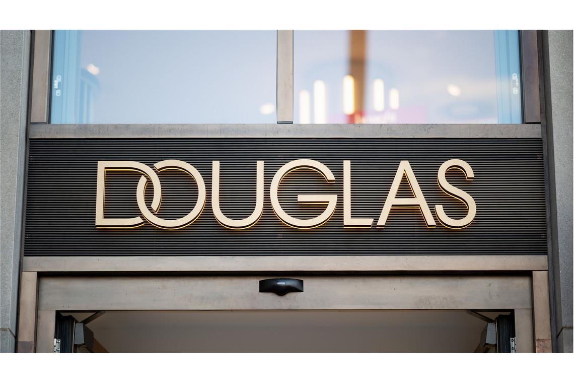 Die Parfümeriekette Douglas hatte bereits angekündigt, an die Börse zurückkehren zu wollen.