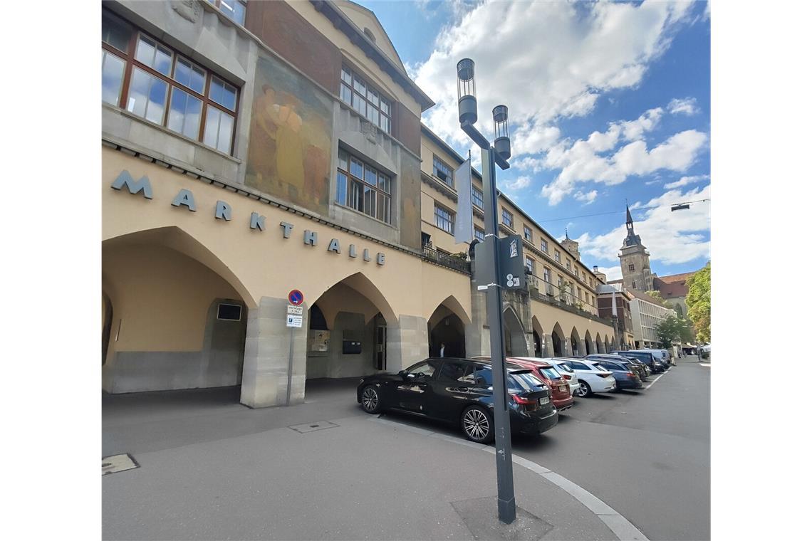 Die Parkplätze vor der Markthalle sollen anderen Nutzungen weichen.