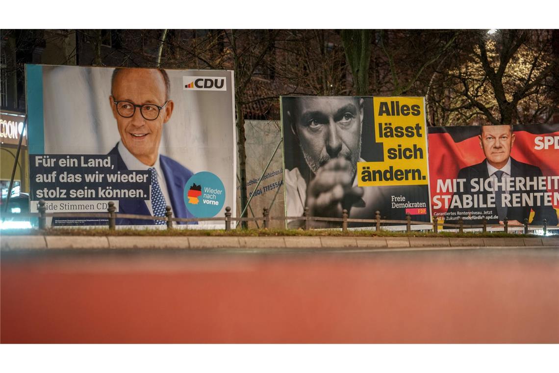 Die Parteien befinden sich im Wahlkampfmodus – fast jeder teilt gegen jeden aus, Liebeshochzeiten scheinen in Koalitionsverhandlungen nach dem Urnengang schwer vorstellbar. Eine Chronik des Wahlkampfs.