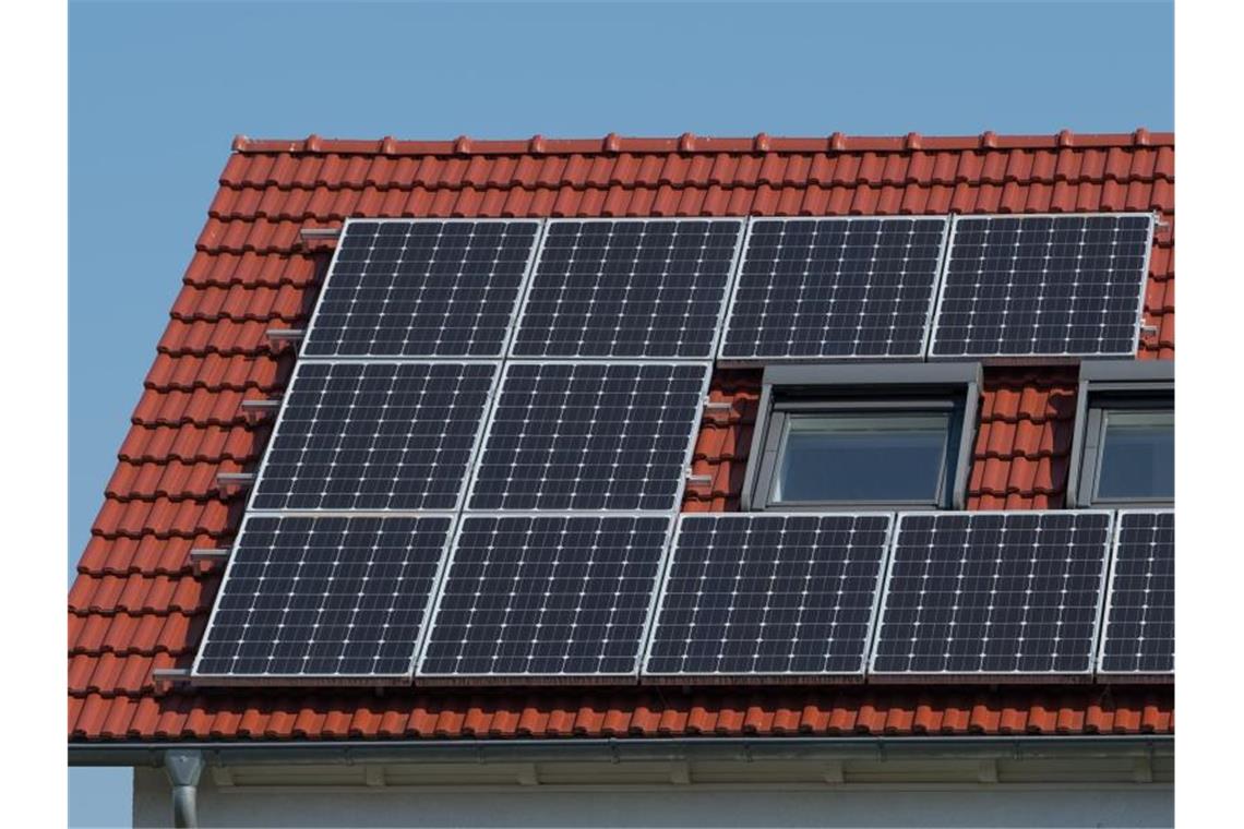 Die Photovoltaikanlage eines Wohnhauses. Foto: Uwe Anspach/dpa-tmn/Symbolbild