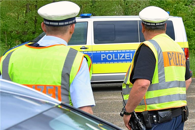 Die Polizei bittet Zeugen, sich zu melden. Symbolfoto: Tobias Sellmaier