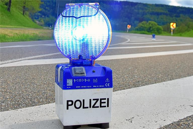 Die Polizei bittet Zeugen um Hinweise. Symbolfoto: Tobias Sellmaier