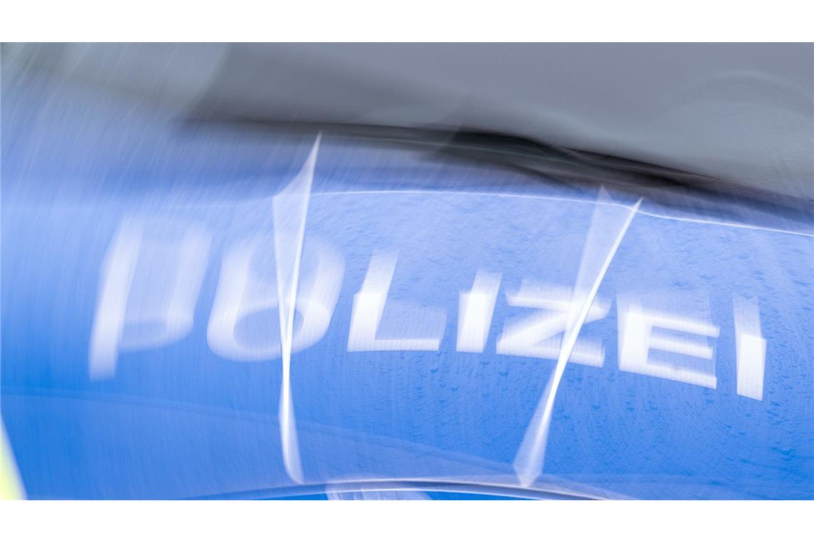 Die Polizei ermittelt nun und sucht Zeugen. (Symbolbild)