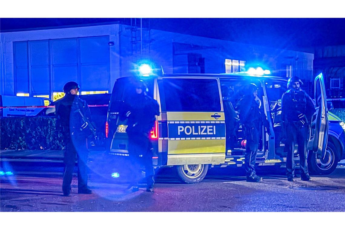 Die Polizei fahndet nach dem Täter.