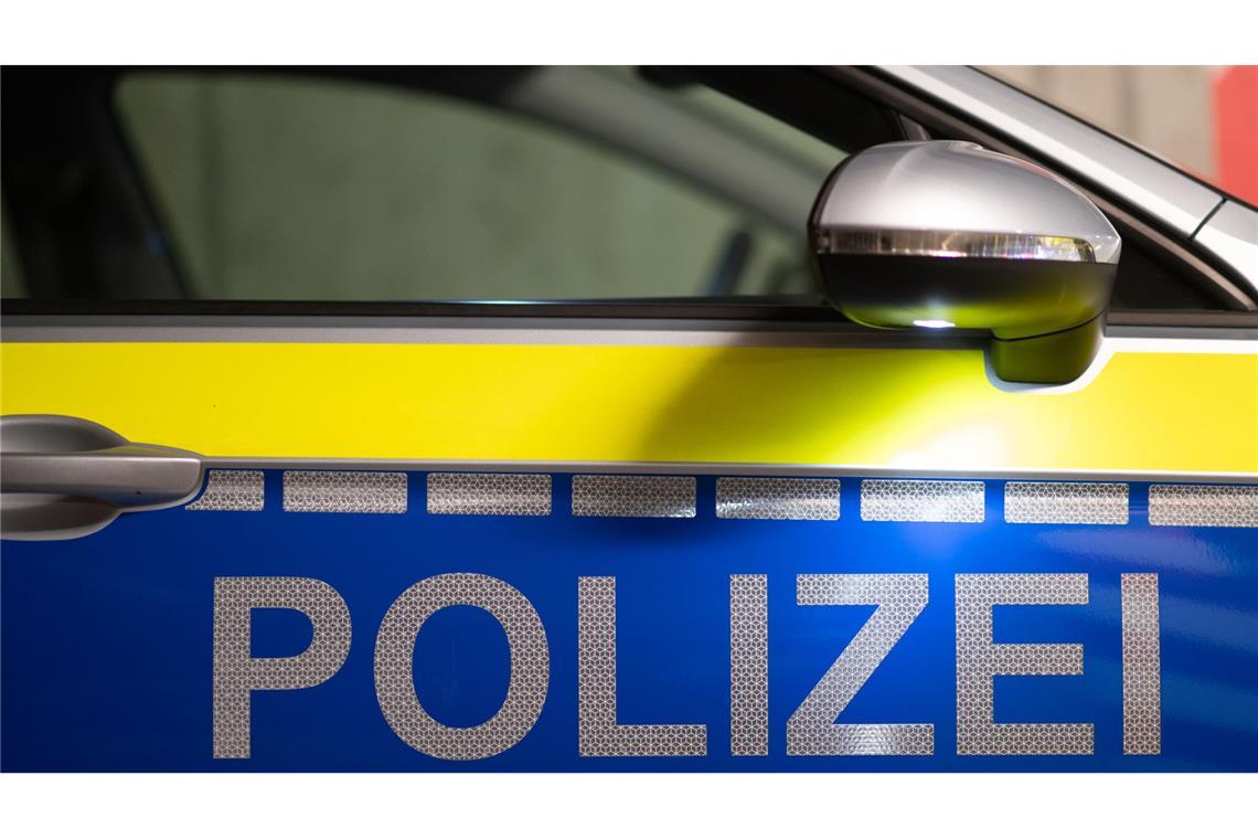 Die Polizei fahndet nun mit Fotos nach der Diebin.